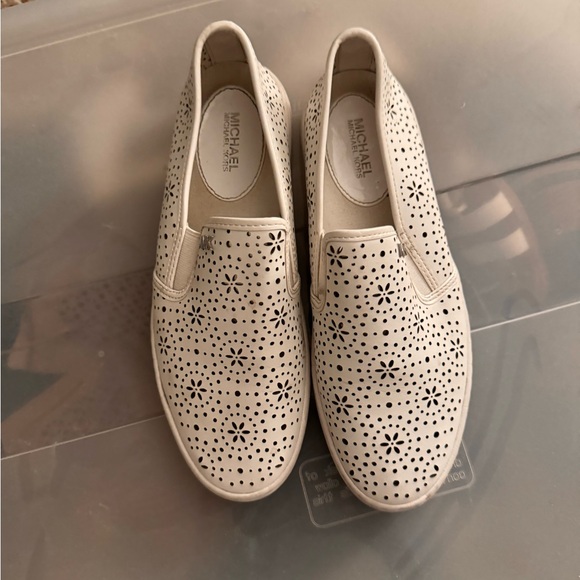 Michael Kors Slip ons White Perforated shoes - Picture 4 of 6